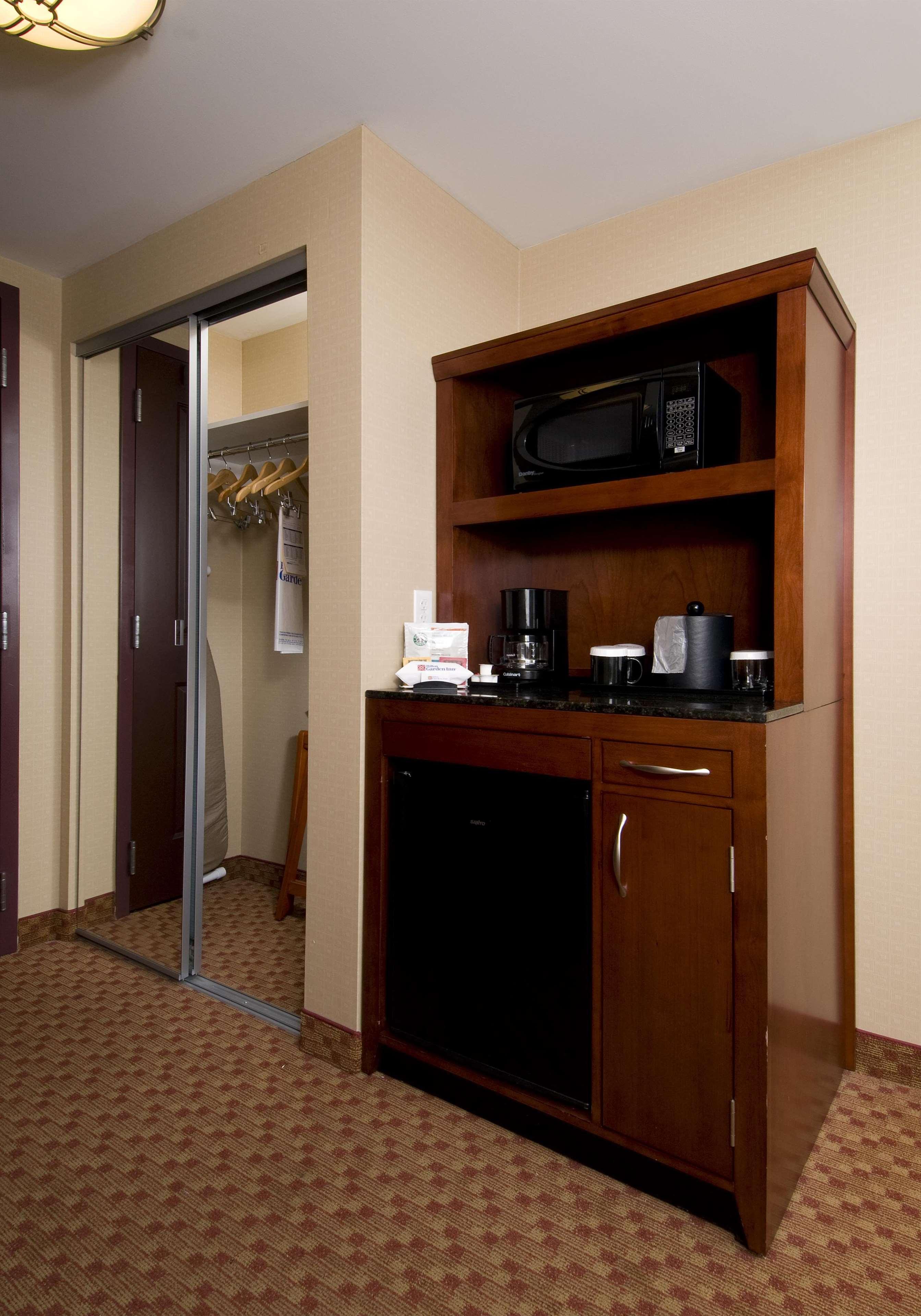 Hilton Garden Inn Troy Room photo